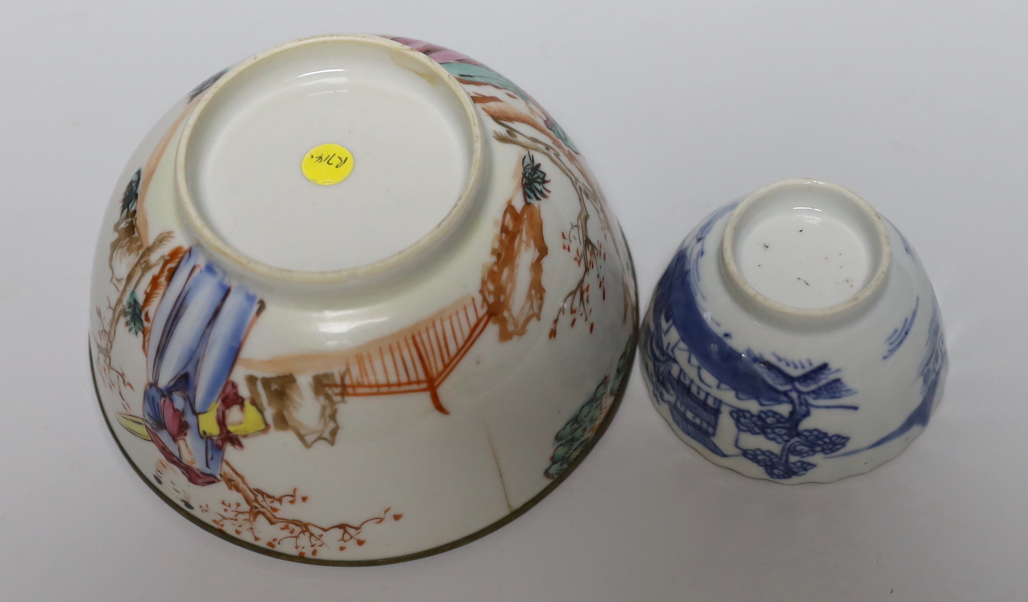 18th century Chinese export porcelain tea caddy, bowl and tea bowl, Largest 14.5cm, together with two Worcester coffee cups painted with Chinese figures